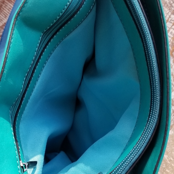 Blue/Green Purse with chain strap - Picture 2 of 9